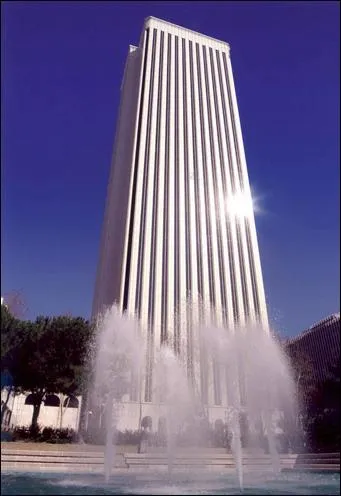Dans quelle ville espagnole verrez-vous la Torre Picasso ?