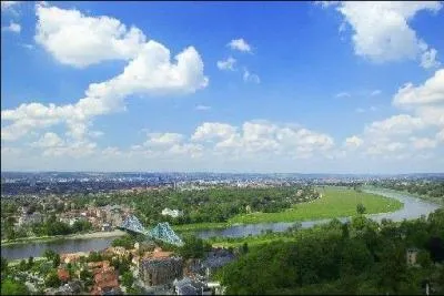 Dans quel pays l'Elbe prend-elle sa source ?