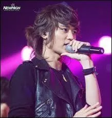 Est-il chanteur principal, rappeur principal, rappeur secondaire ou danseur principal ?