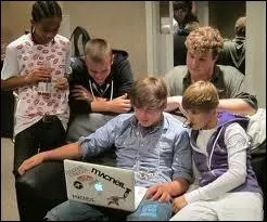 Comment s'appellent les meilleurs amis de Justin ?