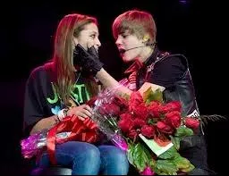 Quand une fille entre en scne sur One less Lonely Girls ceci s'appelle ?