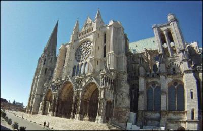 Roi bâtisseur et mécène, quelle cathédrale a vu sa construction achevée sous le règne de Saint Louis ? Henri IV se fera sacré roi de France dans cette cathédrale :