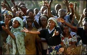 Printemps 1994, un prtre catholique et un jeune instituteur anglais assistent impuissants au gnocide des Rwandais Tutsi par leurs concitoyens Hutus. Quel est le titre de ce film germano-britannique ?