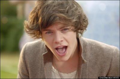 De quel clip provient cette photo montrant Harry en train de chanter ?