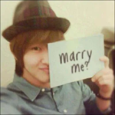 Et lui, qui est-il ?