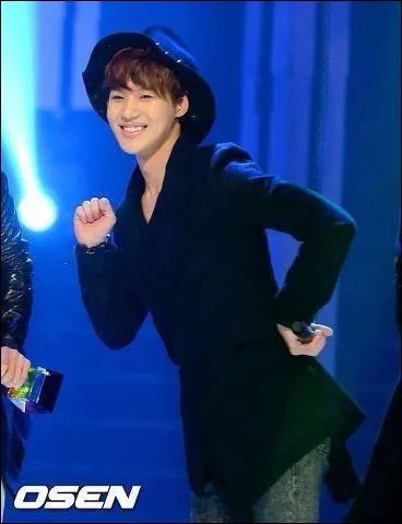 Et lui, qui est-il ?