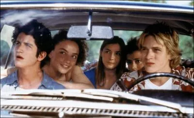 Quel est le titre du film de Lionel Delplanque sorti en 2000, avec Clotilde Courau, dans lequel on voit une reprsentation thtrale du  Petit Chaperon rouge  virer au cauchemar ?