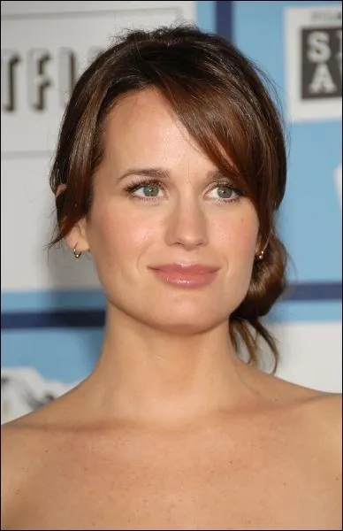 Alex de son ct va tomber amoureux de l'une de ses patientes, Ava/Rebecca, mais pourquoi se quittent-ils ?