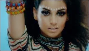 Avec qui Tal fait-elle le duo  Waya waya  ?