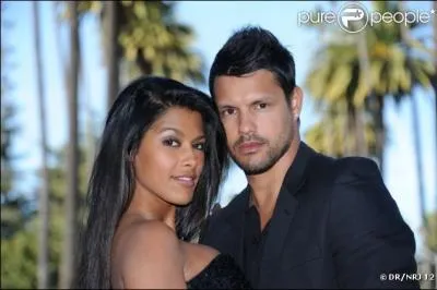 Dans la saison 2, comment Nicolas d�couvre-t-il qu'Ayem le trompe avec Mathias ?