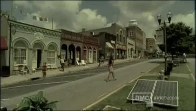 Le Gouverneur est le chef de quelle ville ?