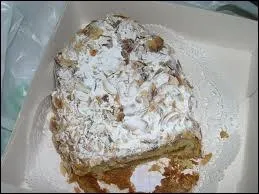 Quel est ce gteau marseillais autrefois propos  la Pentecte,  base d'amande et de melon, parfum au kirsch et o se cachait  l'intrieur un oiseau ?