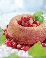 Je ne pouvais pas finir le quiz sans un pige : Quelle diffrence y a -t-il entre un Baba au rhum et un savarin ?