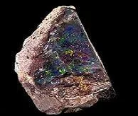 Pierres prcieuses aux feux colors, venues de San Juan del Ro : les opales. Le site fut dcouvert en 1885. Pays bord, au sud, par le Belize et le Honduras.