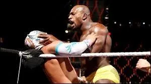 The Prime Time Players VS Rey Mysterio et Sin Cara qui gagne ?