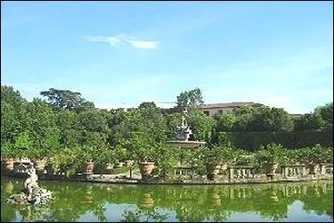 Dans quelle ville italienne se situe le jardin de Boboli ?