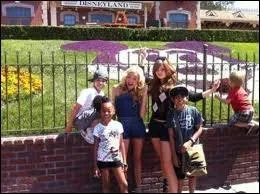 Durant quel mois la srie  Jessie  a-t-elle fait son apparition sur Disney Channel ?