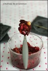 Quels ingrdients ajoute-t-on au pruneau dans le  chutney aux pruneaux  ?