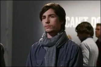 Comment s'appelle le demi-frre par alliance de Blair ? (Sa mre s'est remarie et il a un fils)