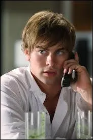 Il est le premier petit ami de Blair et aussi le meilleur ami de Chuck, qui est-ce ?
