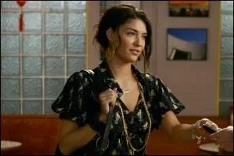 Comment s'appelle la meilleure amie d'enfance de Dan ?