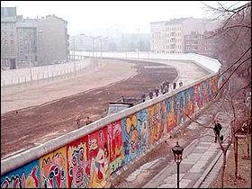 C'est en 1989 que le mur de Berlin fut dtruit, permettant la runification de l'Allemagne. Mais en quelle anne avait-il t construit ?