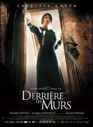  Derrire les murs  est un film de Pascal Sid et Julien Lacombe sorti en 2011, avec Laetitia Casta dans le rle principal. C'est un film de quel genre ?