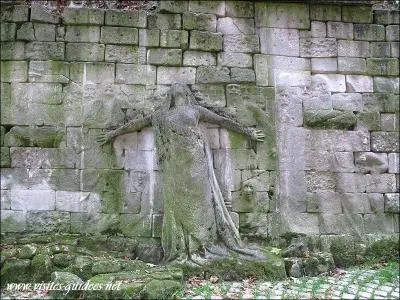 O peut-on voir le mur des Fdrs, mur devant lequel 147 personnes ont t fusilles en 1871 ?