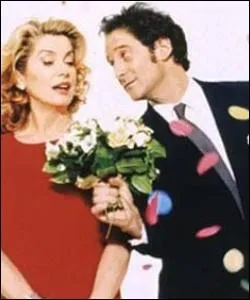 Les anglais la nomment  mre par la Loi  ; en France, alors qu'on la moque le plus souvent, on la qualifie de belle, cette belle-mre. Qu'est donc son  coussin  ?