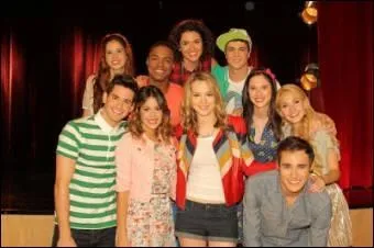 Vers la fin de la saison, qui Toms embrasse-t-il ?