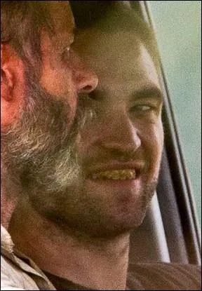 Qui est ce jeune membre d'un gang du dsert  la peau luisante et aux dents pourries (uniquement pour les besoins d'un film, rassurez-vous les filles ! ) ?