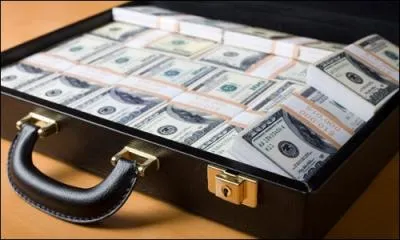 Complétez : pays neutre, c'est un pays qui ne vend pas d'armes à un pays en guerre, sauf si on (... ) (... ).