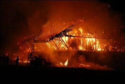 Voix passive au pass compos. La ville (dtruire) par le feu.