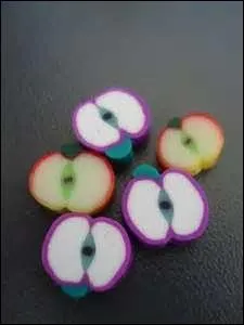 Qu'est-ce qui est violet ou rouge et jaune ?