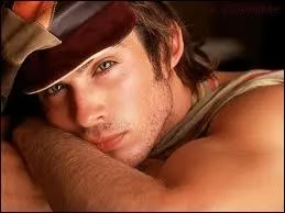 Avec quelle actrice est-il en couple ? (en mars 2013)