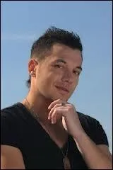 Qui est le cousin d'Arthur ?