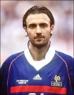 Christophe Dugarry a particip� � combien de Coupes du monde avec l'�quipe de France� ?