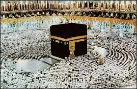 Combien de fois un plerin musulman doit-il tourner autour de la Kaaba ?