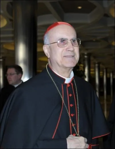 Comment se nomme la personne qui est le chef du gouvernement catholique pendant l'espace de temps qui s'coule entre la mort du pape et la runion des cardinaux.