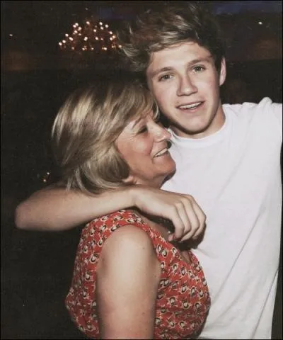 Comment s'appelle sa mre ?