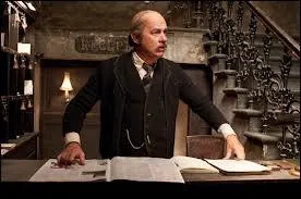 En ce moment, il ne joue qu'un petit rle. C'est dans :