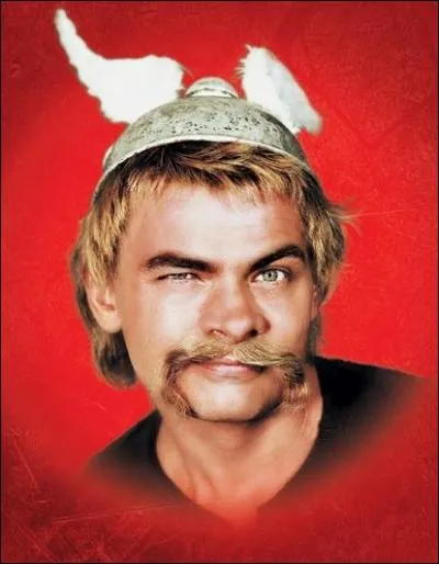 Dans quel  Astrix  Clovis Cornillac a-t-il pris la place de Christian Clavier dans la peau du hros au casque ail ?