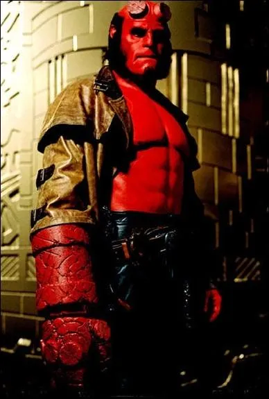 Quel est le nom de ce diable rouge n d'une exprience faite par un nazi pendant la Seconde Guerre mondiale et incarn sur grand cran par Ron Perlman ?