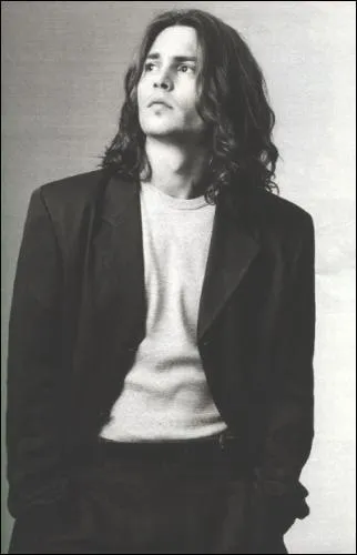 A qui peut appartenir cette belle carrure ?