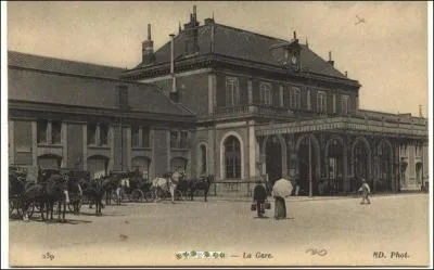 En 1853, le conseil gnral dcide que la ligne reliant Lyon  Bordeaux passera par cette gare. Aujourd'hui, vous y faites halte, et visiterez les vestiges gallo-romains de l'ancienne Vsone.