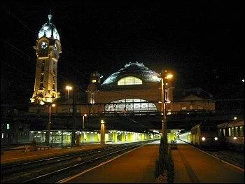 Elle est belle, elle est l'un des symboles de la ville et elle y brille tel un phare. Inaugure en 1929. Le dme fut ravag par un incendie en 1998, et reconstruit  l'identique.