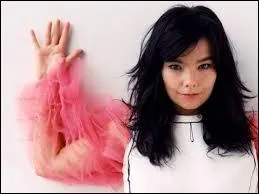 Comment s'appelle-t-elle ?