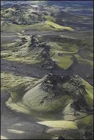 Quel volcan du sud de l'Islande est constitu d'une fissure volcanique de 25 kilomtres de longueur ?