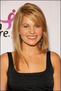 Comment s'appelle la belle-mre de Loren et co-directrice du club ?