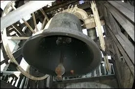 Comment se nomme la plus grosse cloche de France au Sacr-Coeur de Paris ?